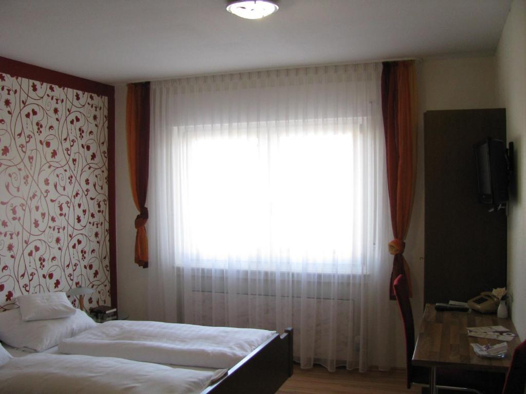 Hotel Buergerstube Muggensturm Oda fotoğraf